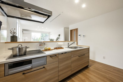 【キッチン】 | ＜FG＞本庄市見福4丁目フルクラシル | 「深型」食洗器＆コンセント付で機能性も十分。高い壁が無いためダイニングキッチンも見渡せるのがさりげない大きなポイント◎