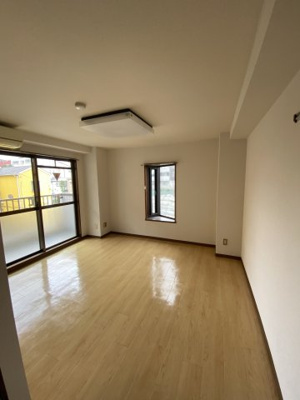 【内装】 | グラードビュウ百合丘 | 明るく広々とした7帖のお部屋！住んでいて落ち着く内装です！