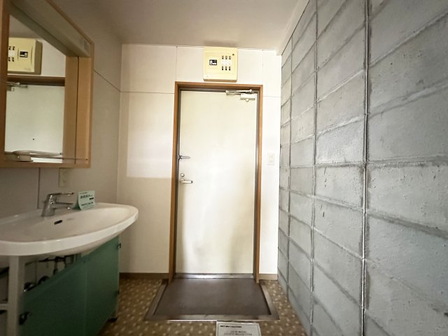 Benefit HARIMAYAの玄関