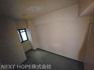 【洋室】 | ライオンズマンション立花 | 玄関横の納戸4.1帖です♪お好きなリフォームや流行りのDIYにチャレンジしてみませんか？？