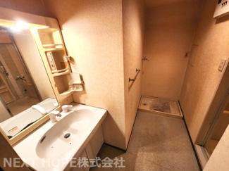 【独立洗面台】 | ライオンズマンション立花 | 洗面室には室内洗濯機置き場もございます♪