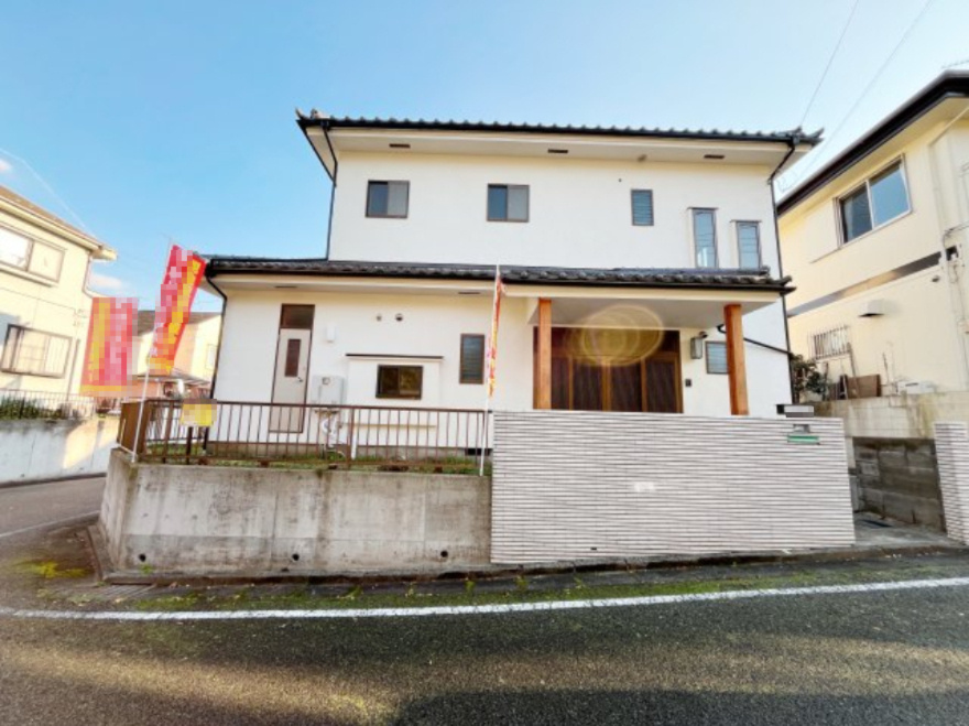 祝：成約済み　八王子市　狭間町　中古戸建の外観|角地なので開放的です。風通し、陽当たりも良い立地ですね。～仲介手数料無料☆八王子ひなた不動産～八王子市狭間町　中古戸建
