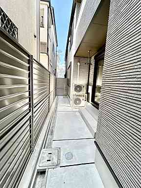 プラム江坂のバルコニー