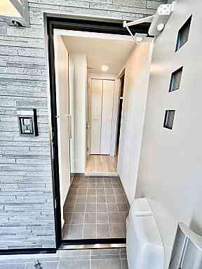 プラム江坂の玄関