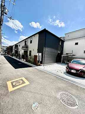 プラム江坂のエントランス