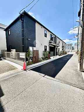 プラム江坂の外観