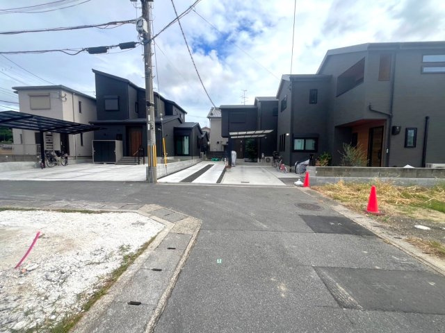 京阪本線『淀』駅まで徒歩８分♪お財布にも優しいオール電化４ＬＤＫ住宅◎伏見区淀下津町１期の前面道路含む現地写真|前道道路(２０２４年１０月撮影)
