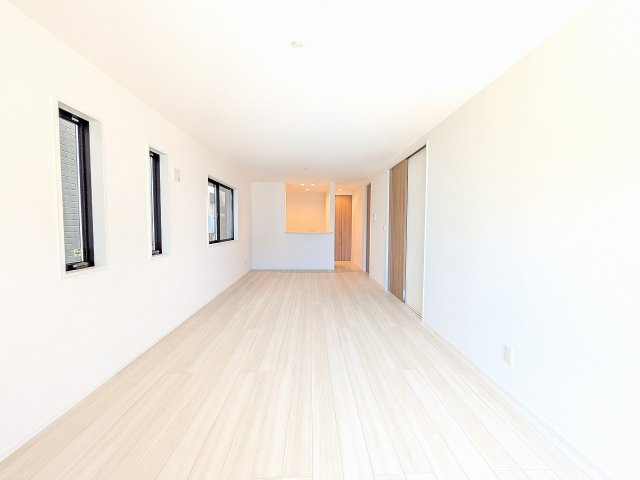 八王子市　丸山町　新築一戸建ての内装|～19.0帖の明るいLDKで、家族団欒の時間をお過ごしいただけます～