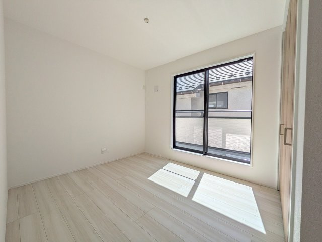 八王子市　丸山町　新築一戸建ての洋室|～2階5.3帖の洋室です～