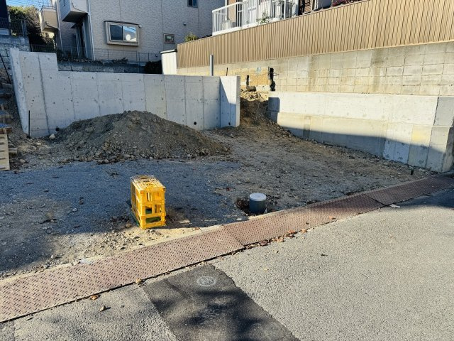 八王子市　丸山町　建築条件付き売地　のその他|～並列2台駐車可能カースペース～