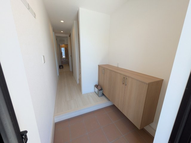 八王子市　丸山町　新築一戸建ての玄関|～ロータイプのシューズボックス～