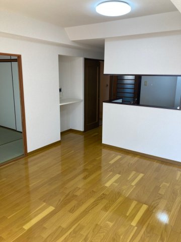 ダイアパレス西池の居間・リビング