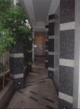 中野区弥生町１丁目の賃貸マンションのエントランス