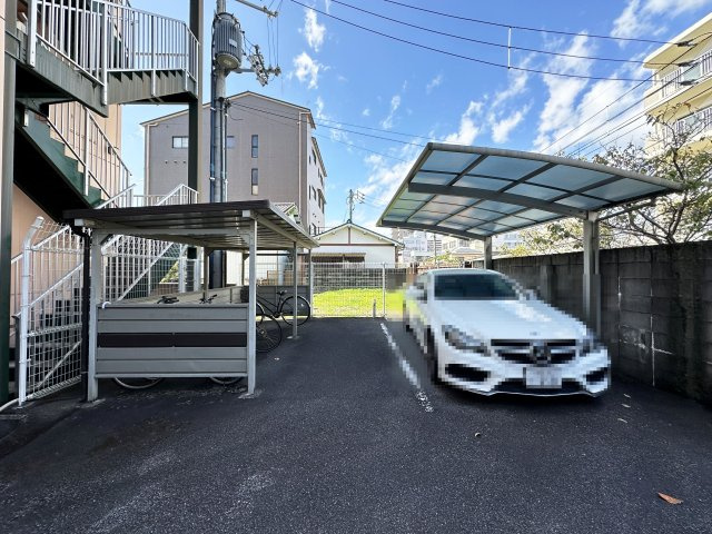 ヴュー鏡川の駐車場