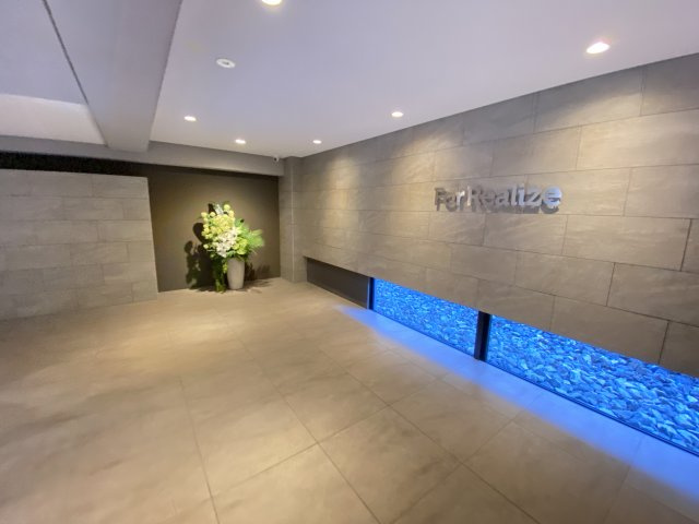 フォーリアライズ大阪ウエストベイのエントランス