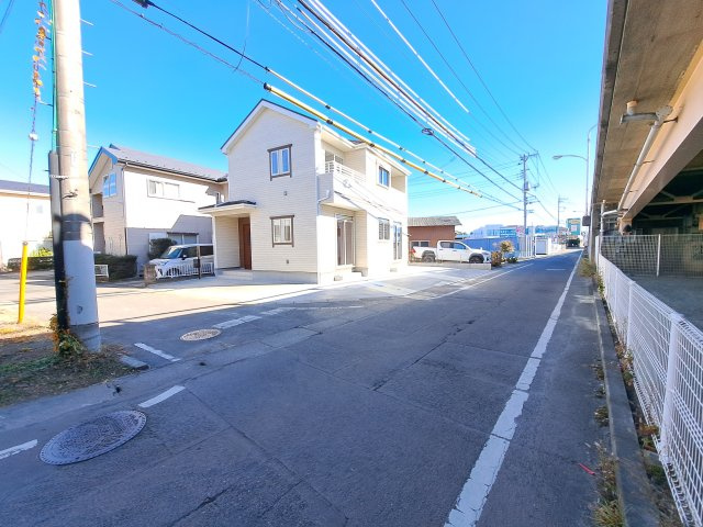 新築　高崎市浜尻町3期　Heartful　Town　1号棟の前面道路含む現地写真|現地写真　南側接道幅員約4.8ｍ　西側接道幅員約4ｍ	