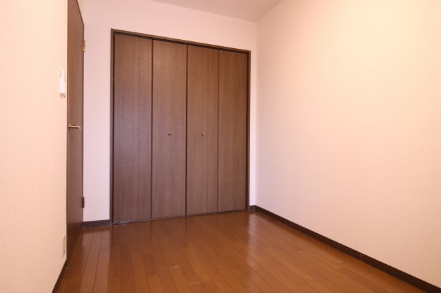 プラザハイツ二ツ屋B棟の寝室