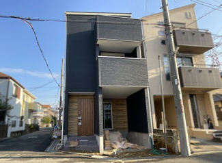 【外観】 | 現地に立っている幟《キズナホーム》のお店です（＾◇＾）こちらの物件に関してのお問合せは【電話】075-605-9010　もしくは【お問合せフォーム】から。