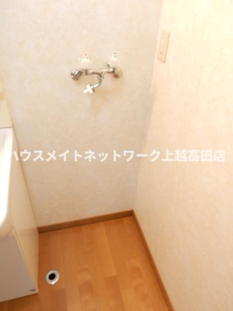 カントリーハイツＢのその他|洗濯機置場
