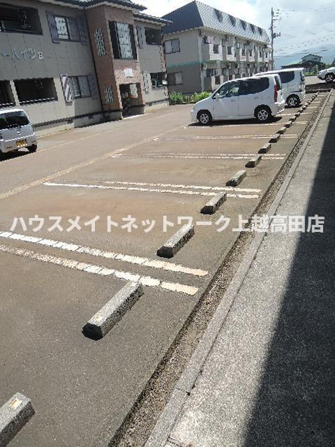 カントリーハイツＢの駐車場|消雪付駐車場