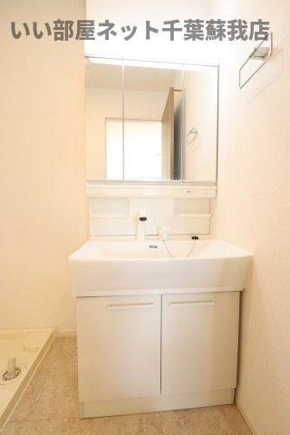 エスポワール　ファミーユの洗面所|明るい洗面所です
