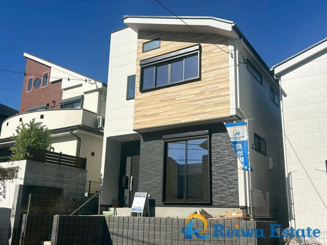新築戸建　茅ヶ崎市平和町の外観|小・中学校まで徒歩7分と通学も安心です