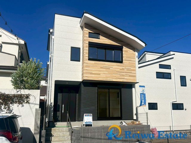 新築戸建　茅ヶ崎市平和町の外観|生活のしやすいアプローチ、閑静な住宅地に佇む邸宅です♪