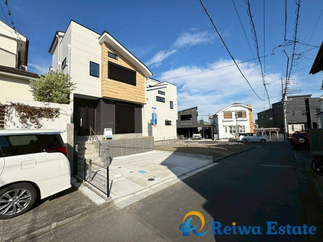 新築戸建　茅ヶ崎市平和町の前面道路含む現地写真|プライベート空間を演出♪陽光も確保できて日当たり良好な2階LDK