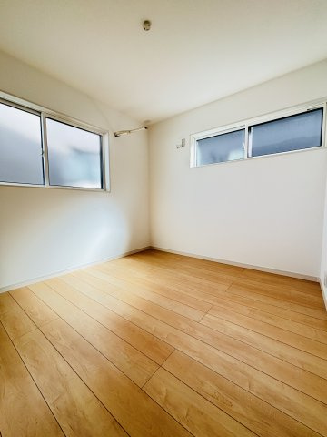 広島市西区庚午中1丁目　新築一戸建て(全9棟)の洋室