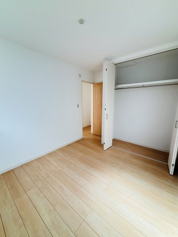 広島市西区庚午中1丁目　新築一戸建て(全9棟)の洋室