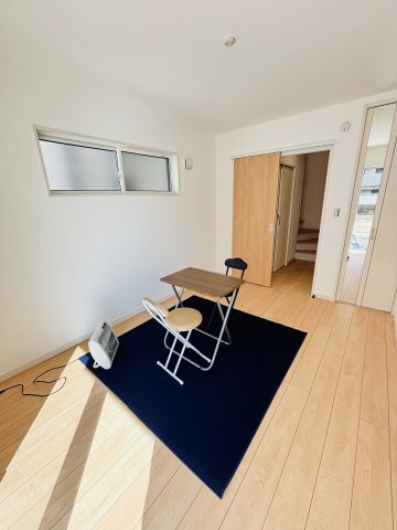 広島市西区庚午中1丁目　新築一戸建て(全9棟)の洋室