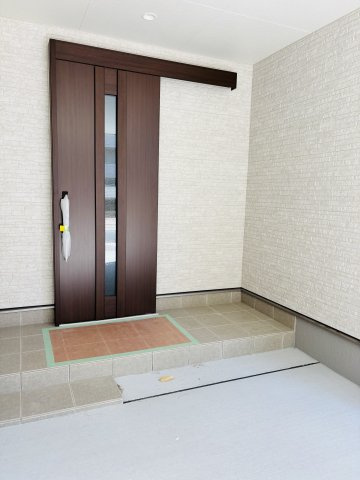 広島市西区庚午中1丁目　新築一戸建て(全9棟)の玄関