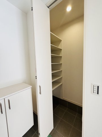 広島市西区庚午中1丁目　新築一戸建て(全9棟)の収納