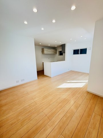 広島市西区庚午中1丁目　新築一戸建て(全9棟)の居間・リビング