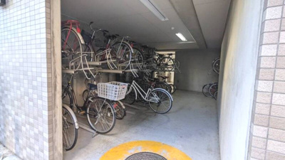【その他共用部分】 | アヴィニティー上板橋　 | 駐輪場は敷地内であんしんです(^^)/