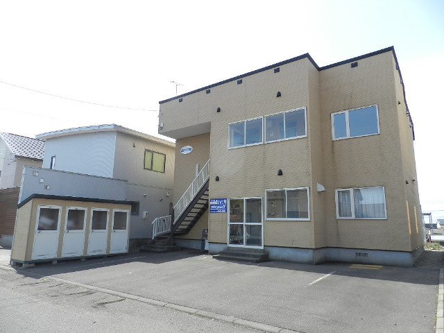 若山ハイツ大谷の駐車場