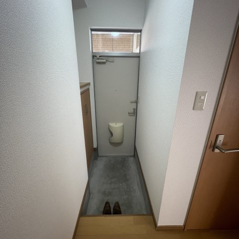 若山ハイツ大谷の玄関