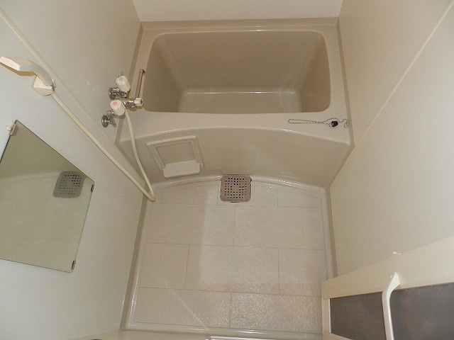 若山ハイツ大谷の浴室