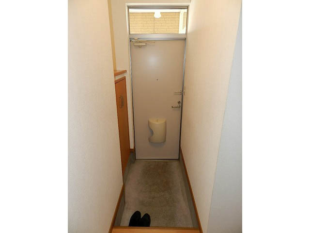 若山ハイツ大谷の玄関