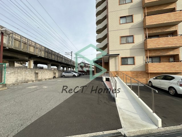 ブリージェ姫路の駐車場