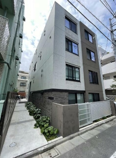 【外観】 | 鉄筋コンクリート造のがっちりとした建物。