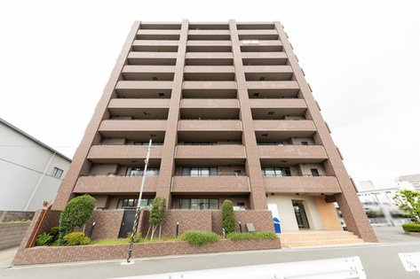 クレステージ吹田の外観