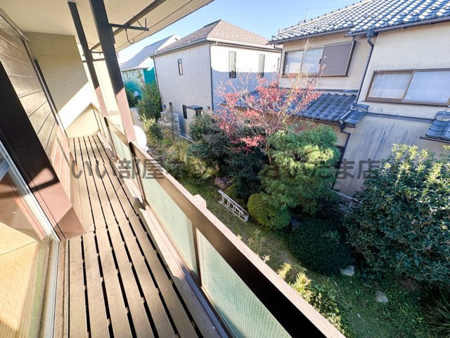 バルコニーからお庭が一望できます♪