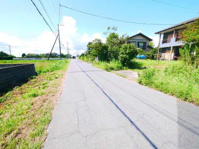 大網白里市北今泉　中古戸建の前面道路含む現地写真|白里海岸まで車約8分 敷地約82坪菜園スペースあり 目の前が田園風景で静かな環境です