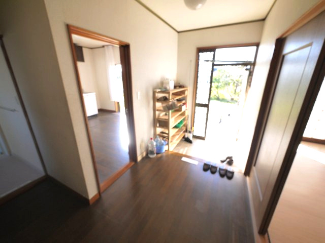 大網白里市北今泉　中古戸建の玄関|白里海岸まで車約8分 敷地約82坪菜園スペースあり 目の前が田園風景で静かな環境です