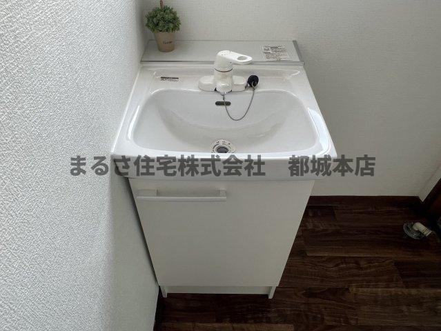 LSハウス蓑原の独立洗面台