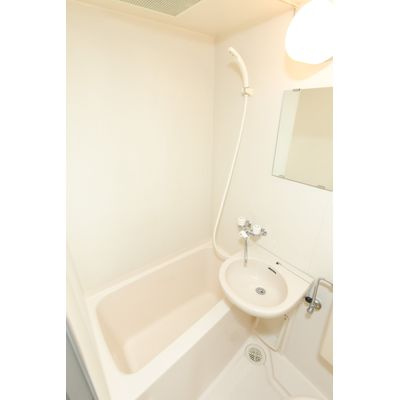 【浴室】 | グランピア朝霞 | コンパクトで使いやすいお風呂です