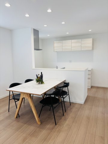 広島市西区庚午中1丁目　新築一戸建て(全9棟)の居間・リビング