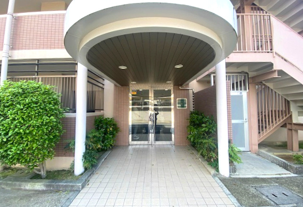グランディ深井東のエントランス
