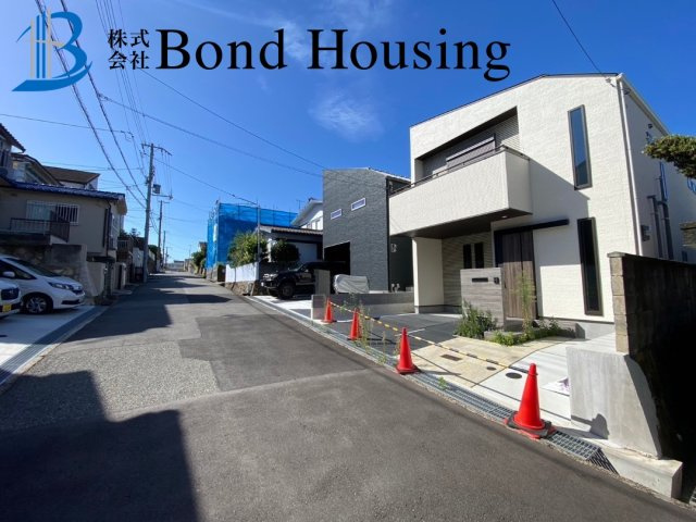 LDK22帖超え　美山台2丁目　1号棟の前面道路含む現地写真